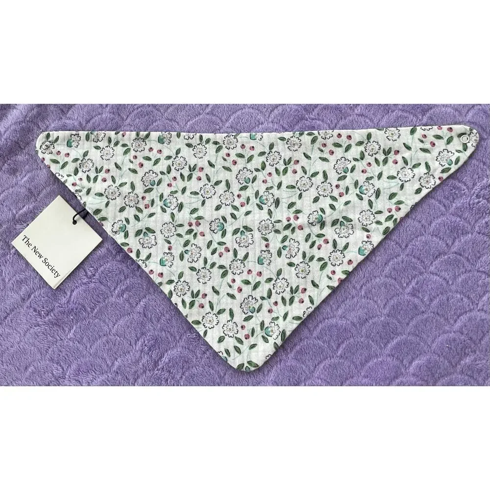 We Are the New Society Organic Cotton Floral Bandanna Baby Bib *bnwt!!*